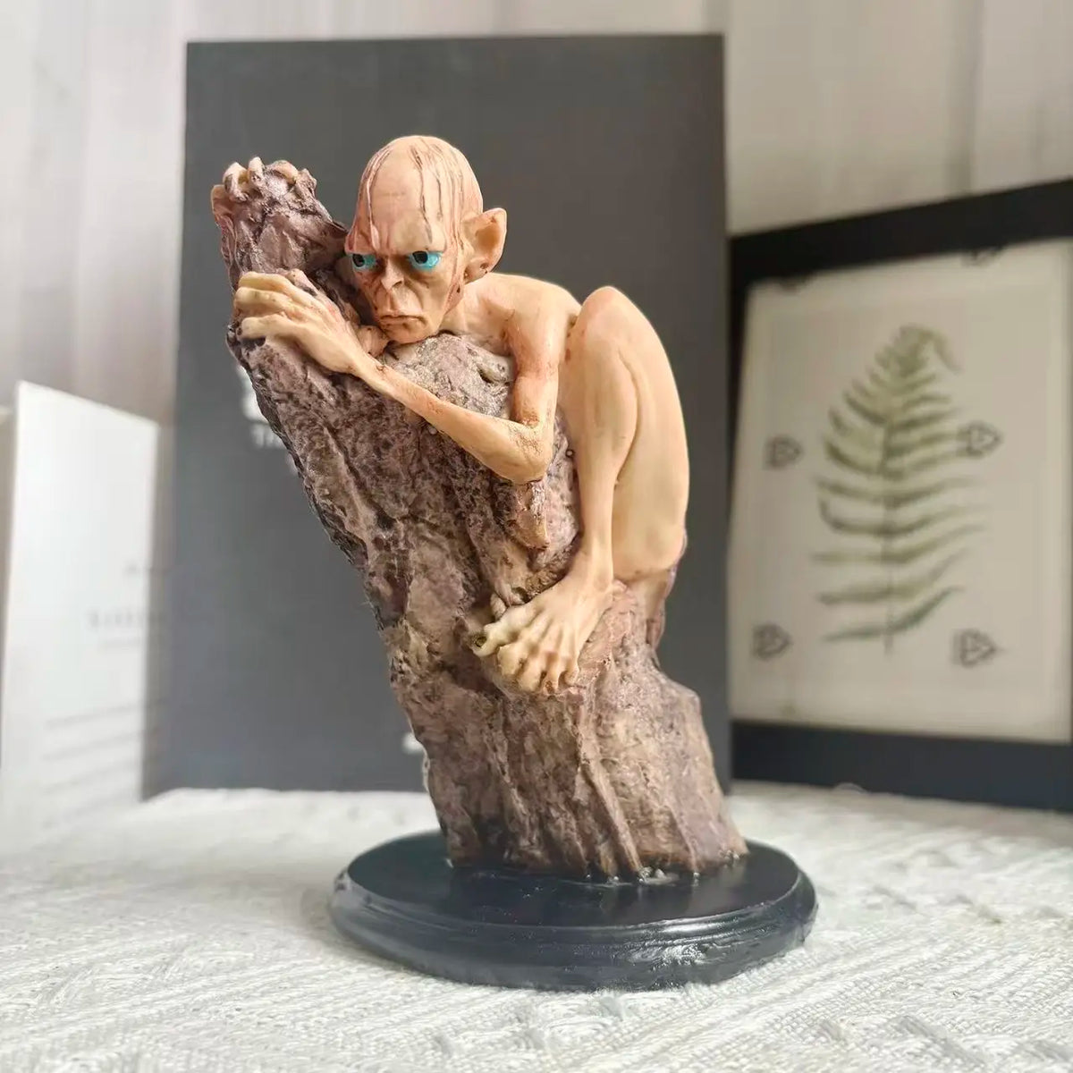 Lord of the Rings Figure Tree Climber Gollum 14cm (5.5") Collector Statue