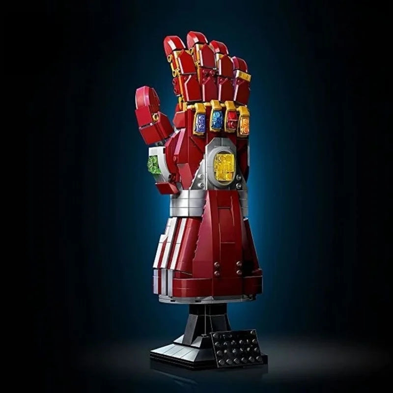 Marvel Iron Man Gauntlet — Red Armor 675-Piece Building Set