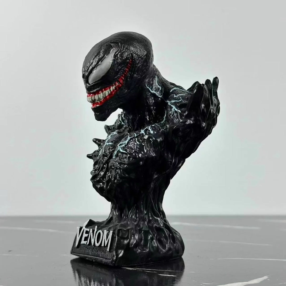 Marvel Figure Venom — Sinister Grin 14cm (5.5") Collector Bust