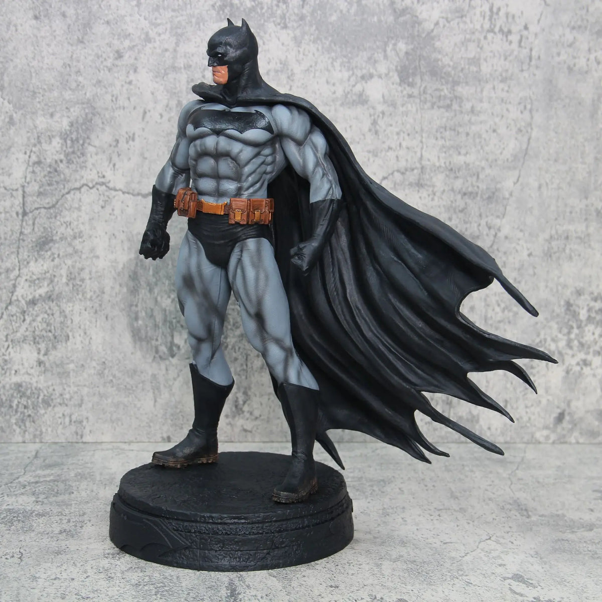 DC Comics Figure Gotham Watch Batman 38cm (15") Collector Statue