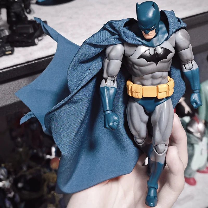 DC Comics Figure Batman — Hush Blue Cape Articulated Collectible