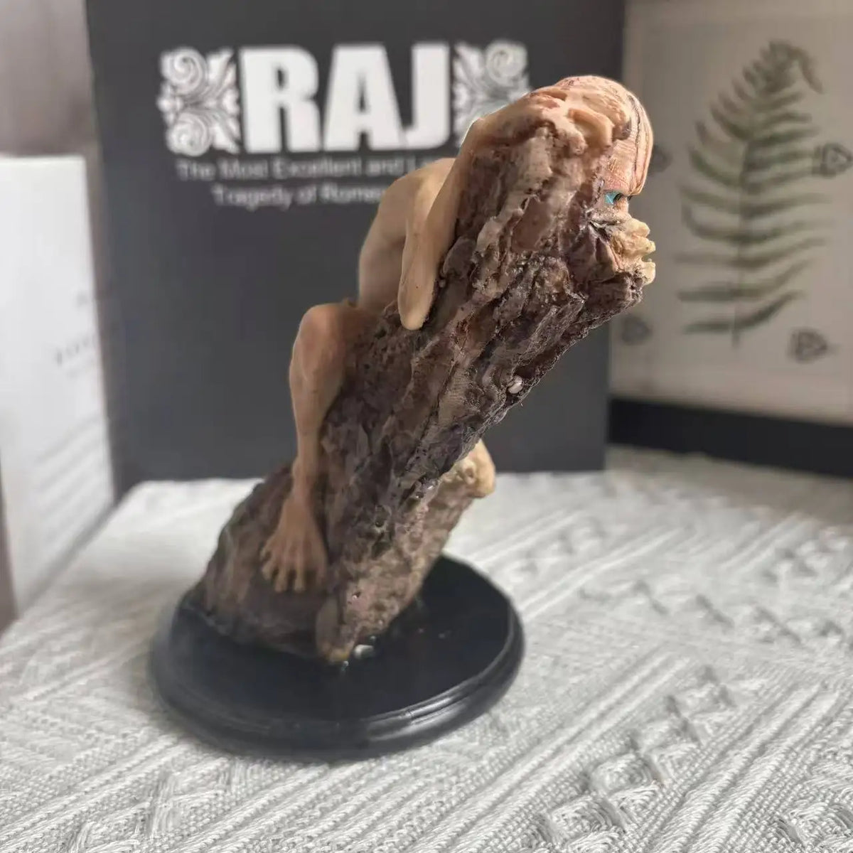 Lord of the Rings Figure Tree Climber Gollum 14cm (5.5") Collector Statue