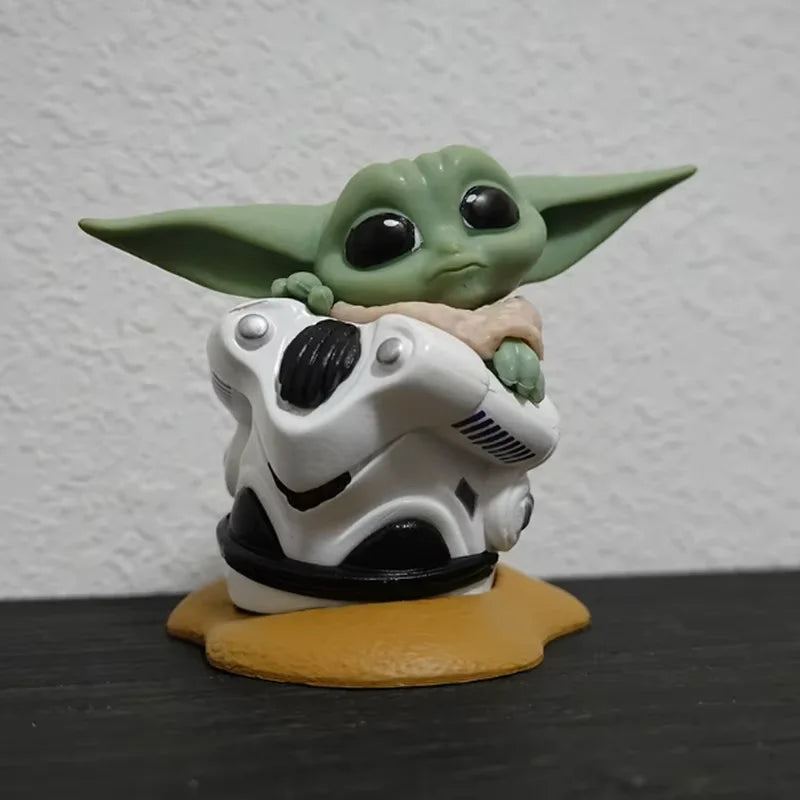 Star Wars Figure Grogu — Stormtrooper Helmet Perch 6–7cm (2.4–2.8") Collector Statue