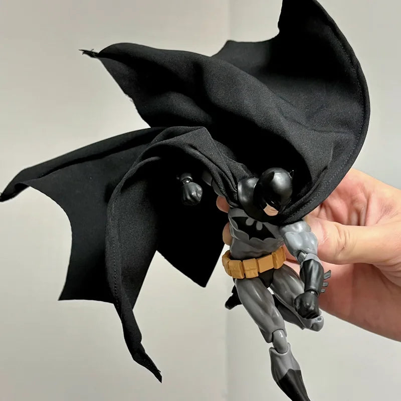 DC Comics Figure Batman — Hush Blue Cape Articulated Collectible