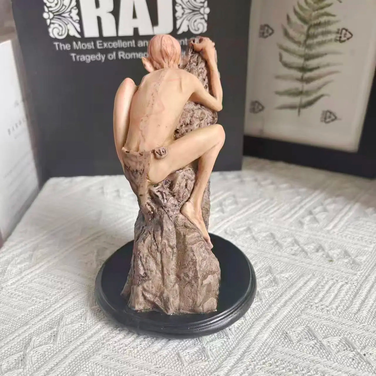 Lord of the Rings Figure Tree Climber Gollum 14cm (5.5") Collector Statue