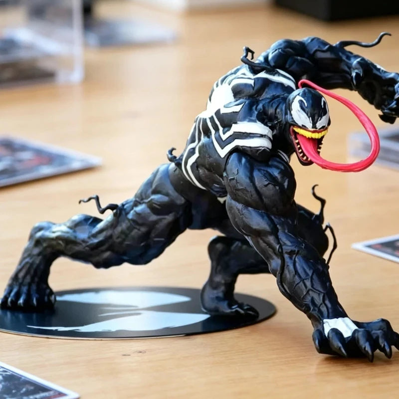Marvel Figure Ready to Strike Venom 13cm (5.1") Collector Statue
