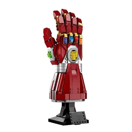 Marvel Iron Man Gauntlet — Red Armor 675-Piece Building Set