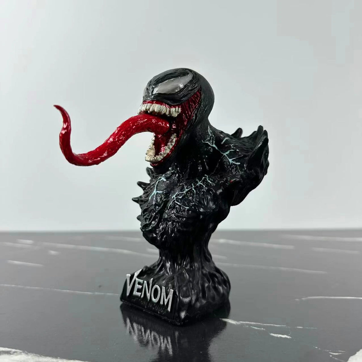 Marvel Figure Venom — Tongue Out 14cm (5.5") Collector Bust