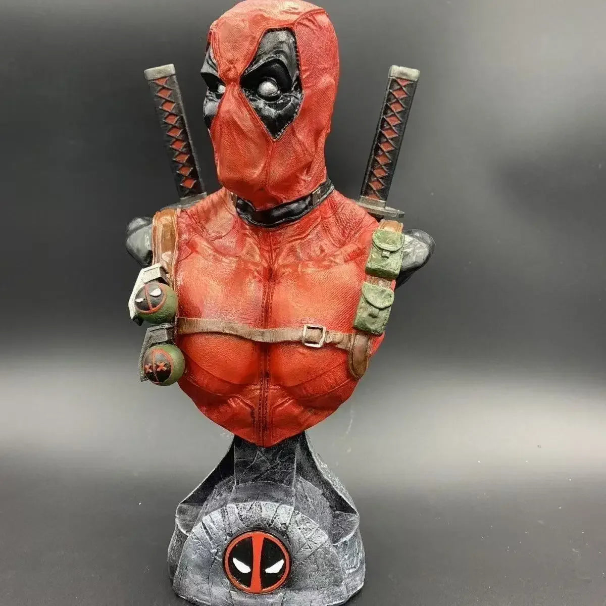 Marvel Figure Deadpool — Classic Mask 33cm (13.0") Collector Bust