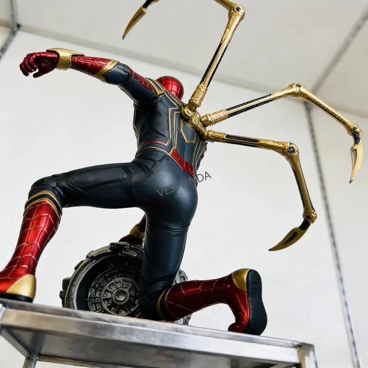Marvel Figure Iron Spider — Standing Sentinel 18cm (7.1") Collector Statue